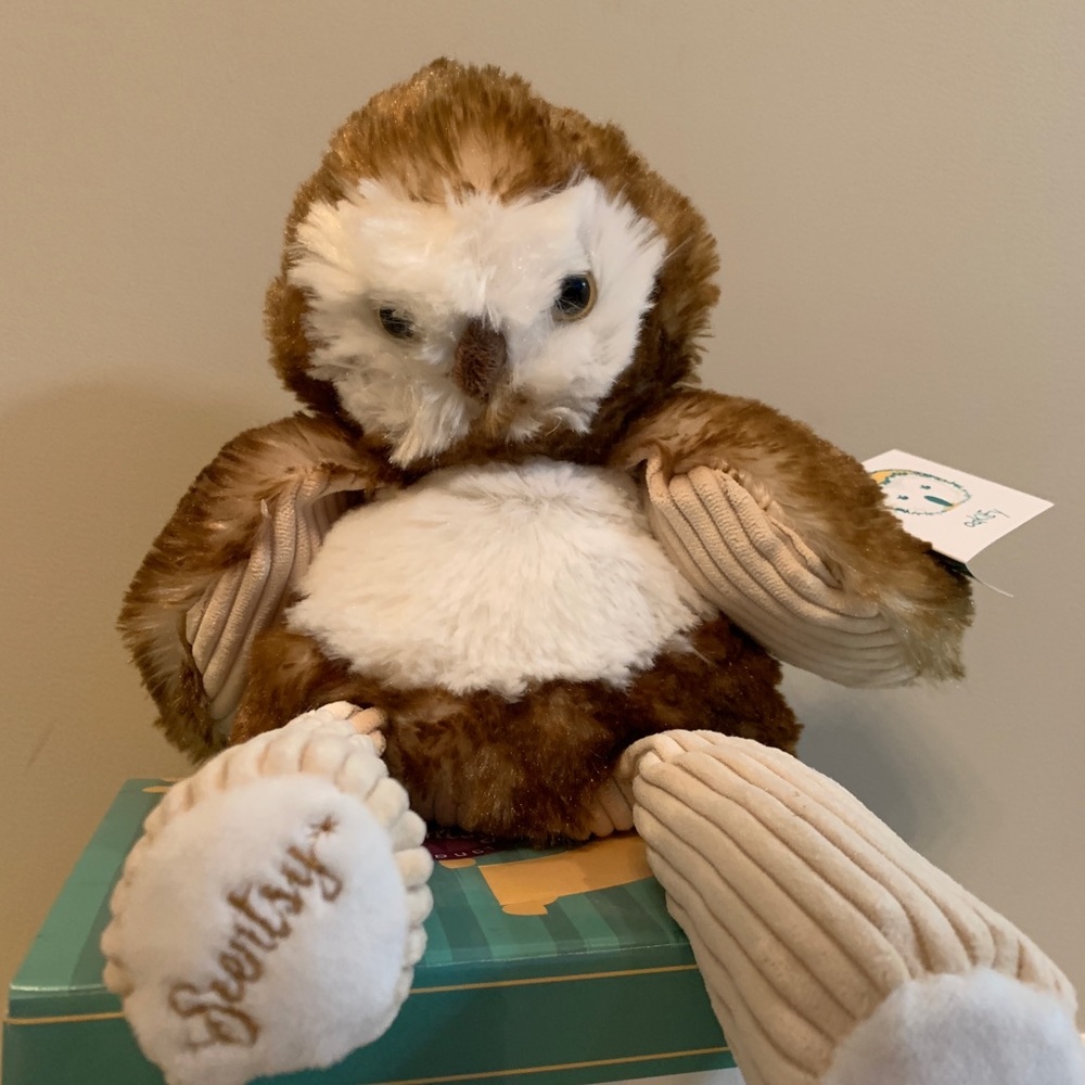 Retired Oakley The Owl scentsy buddy. NEW